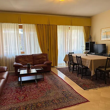 Dama St Peter Apartman *